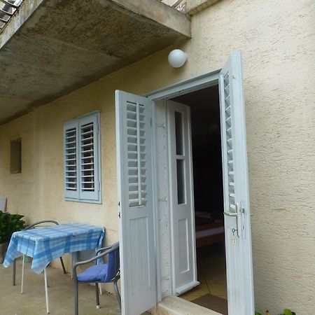 Guesthouse Bracanovic ฮวาร์ ภายนอก รูปภาพ