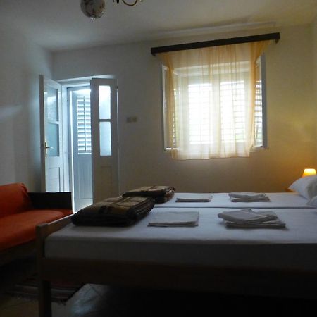 Guesthouse Bracanovic ฮวาร์ ภายนอก รูปภาพ