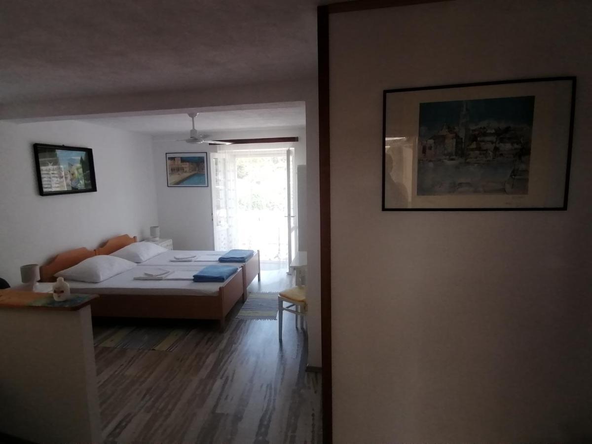 Guesthouse Bracanovic ฮวาร์ ภายนอก รูปภาพ