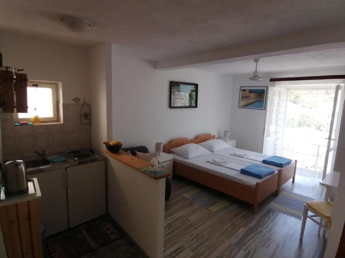Guesthouse Bracanovic ฮวาร์ ภายนอก รูปภาพ