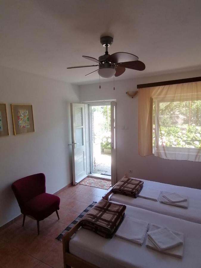 Guesthouse Bracanovic ฮวาร์ ภายนอก รูปภาพ