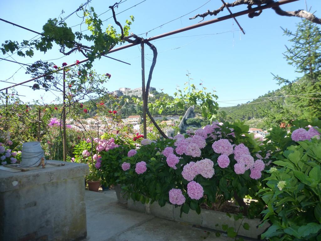 Guesthouse Bracanovic ฮวาร์ ภายนอก รูปภาพ