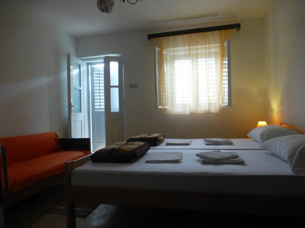Guesthouse Bracanovic ฮวาร์ ภายนอก รูปภาพ