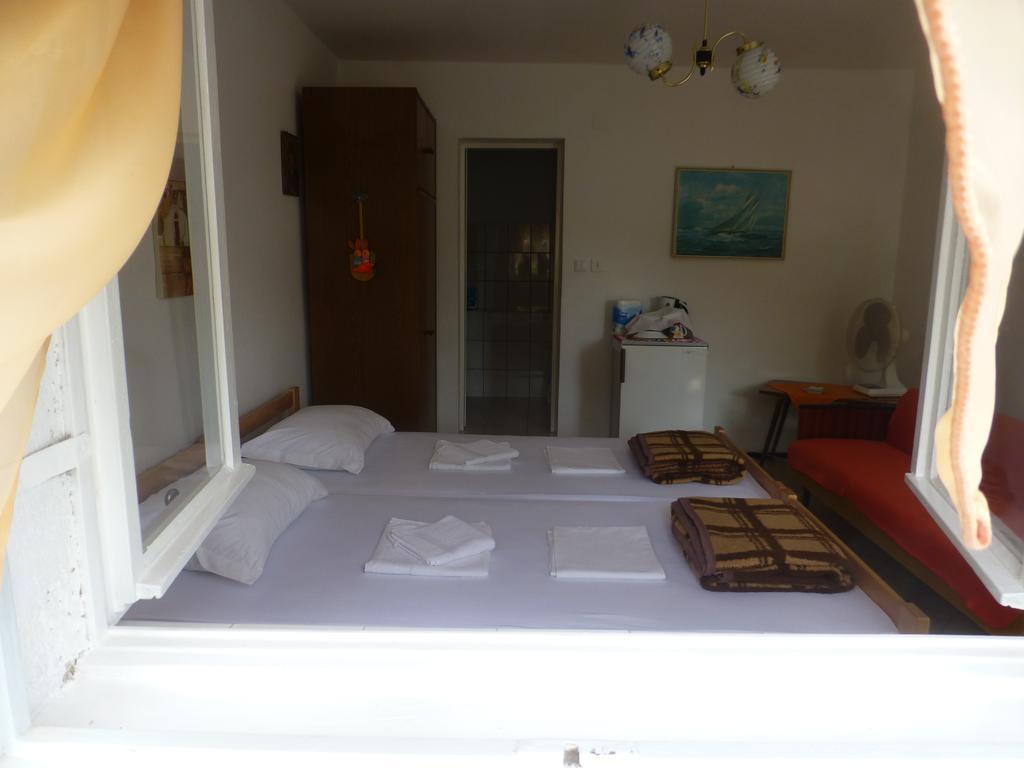 Guesthouse Bracanovic ฮวาร์ ภายนอก รูปภาพ