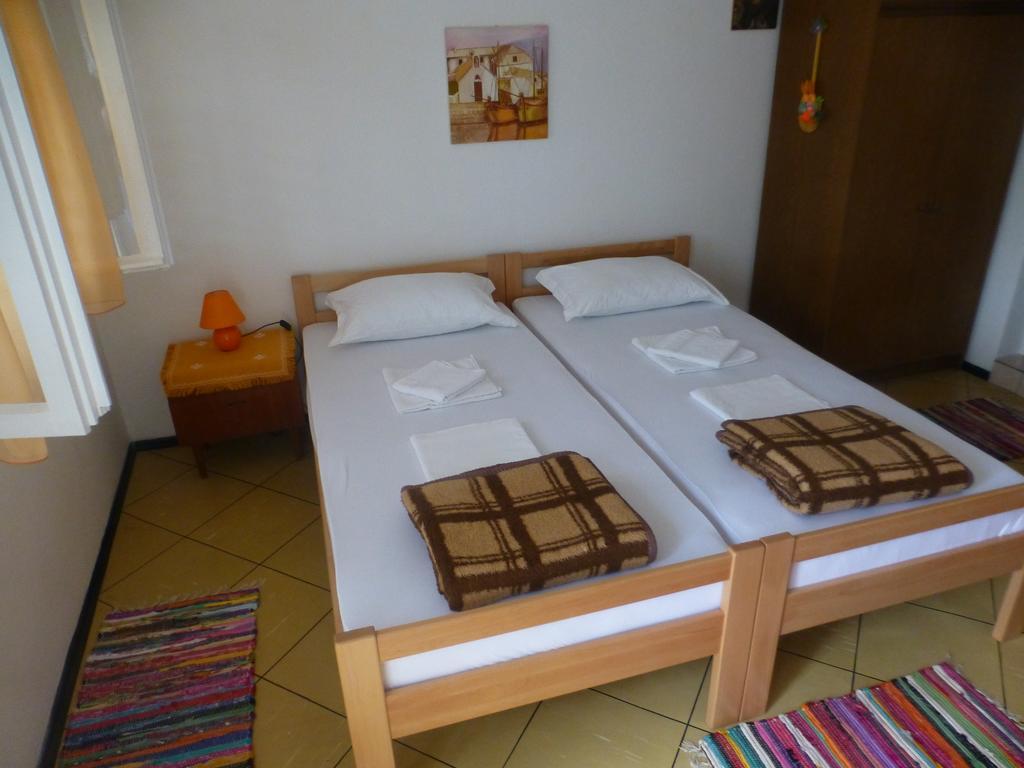 Guesthouse Bracanovic ฮวาร์ ภายนอก รูปภาพ