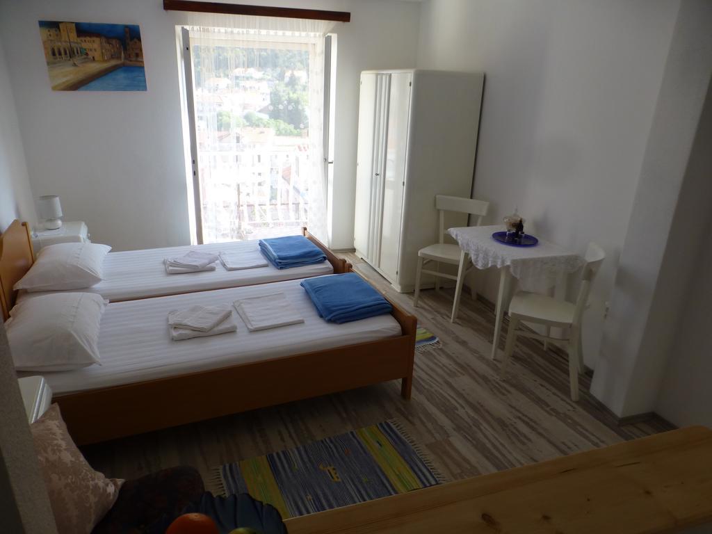 Guesthouse Bracanovic ฮวาร์ ภายนอก รูปภาพ